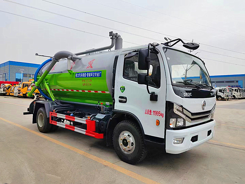 东风大多利卡8方吸污车