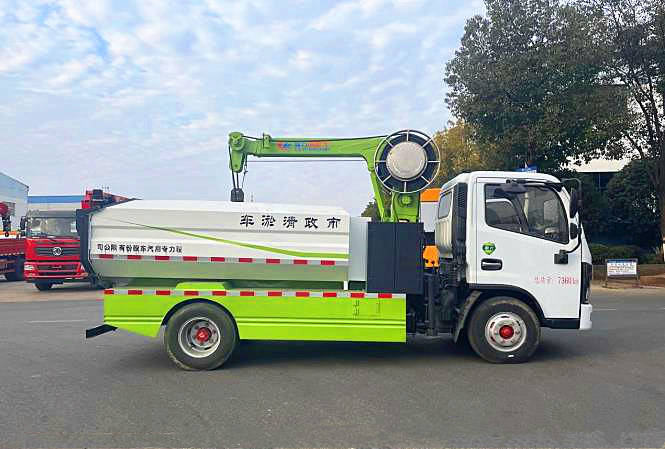 东风5方清淤车（带液压机械手）